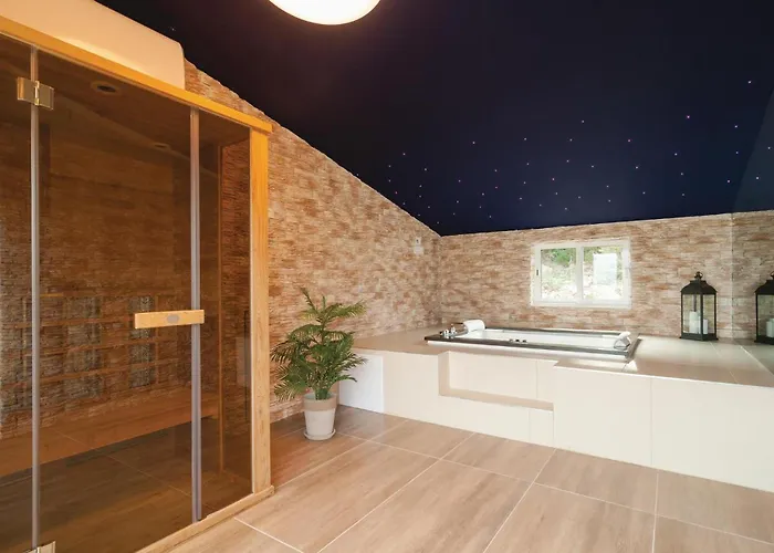 בית נופש Amazing In Mastrinka With Sauna *