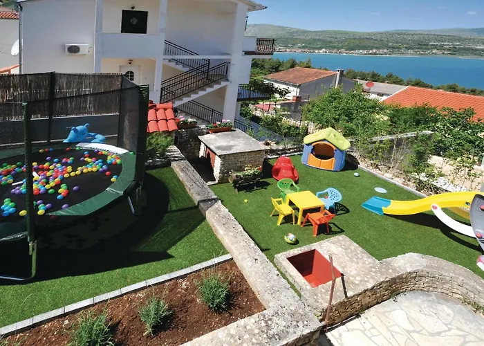בית נופש Amazing In Mastrinka With Sauna