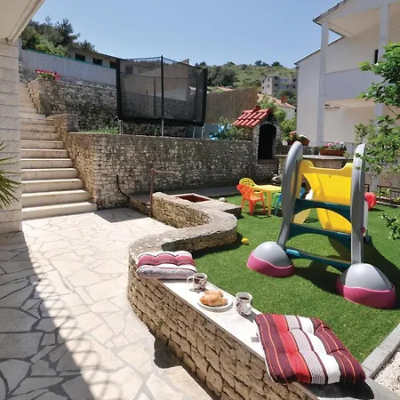 Cozy In Mastrinka With Sauna Trogir