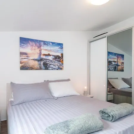 Prázdninový dům Amazing In Mastrinka With Sauna Trogir