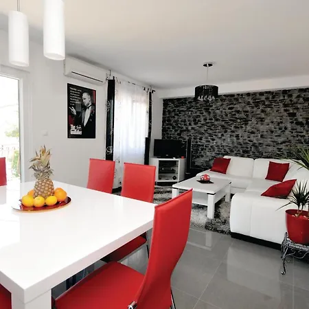 Amazing In Mastrinka With Sauna Prázdninový dům Trogir