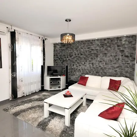 Holiday home Cozy Home In Mastrinka With Sauna